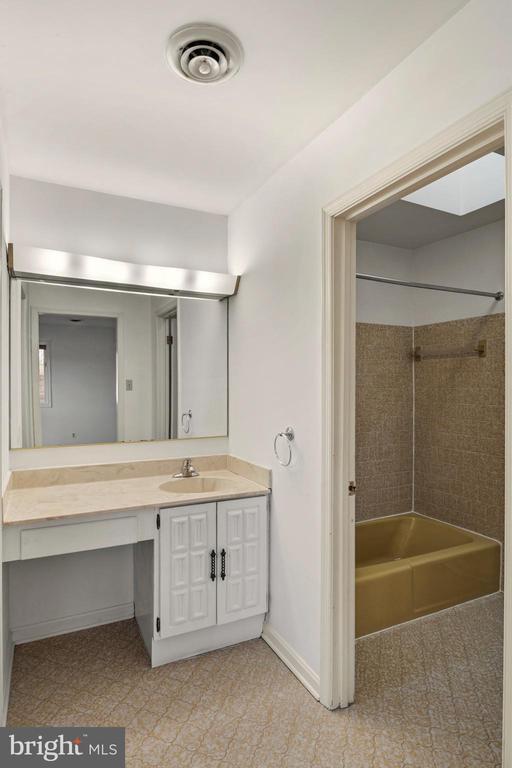 Building Photo - 770 Trenton Ave