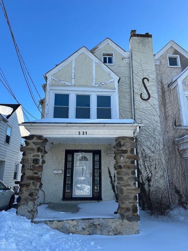 Building Photo - Beautiful renovated 4 bed, 2 full bath