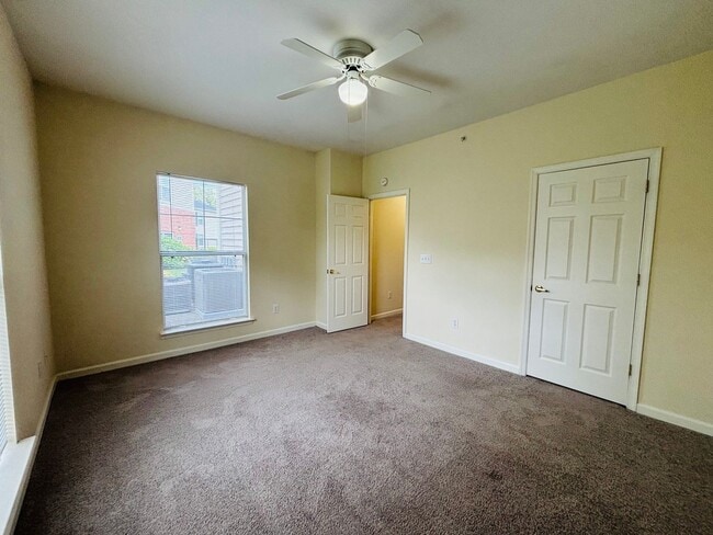 Building Photo - 215 S Knollwood Dr