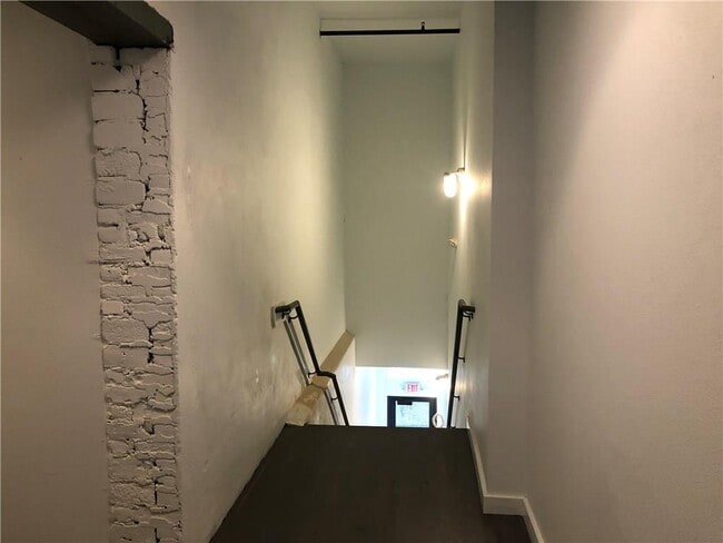 Building Photo - 102 E 2nd St