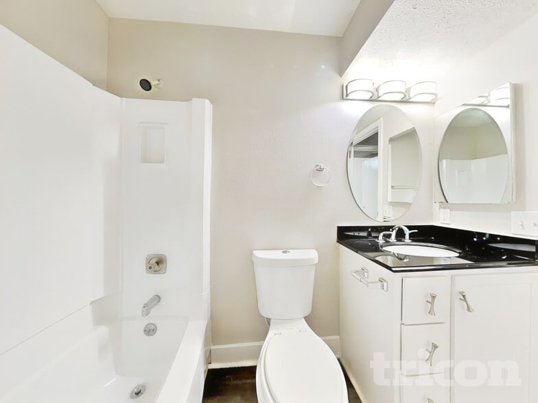 Building Photo - 3702 Deerbrook Dr