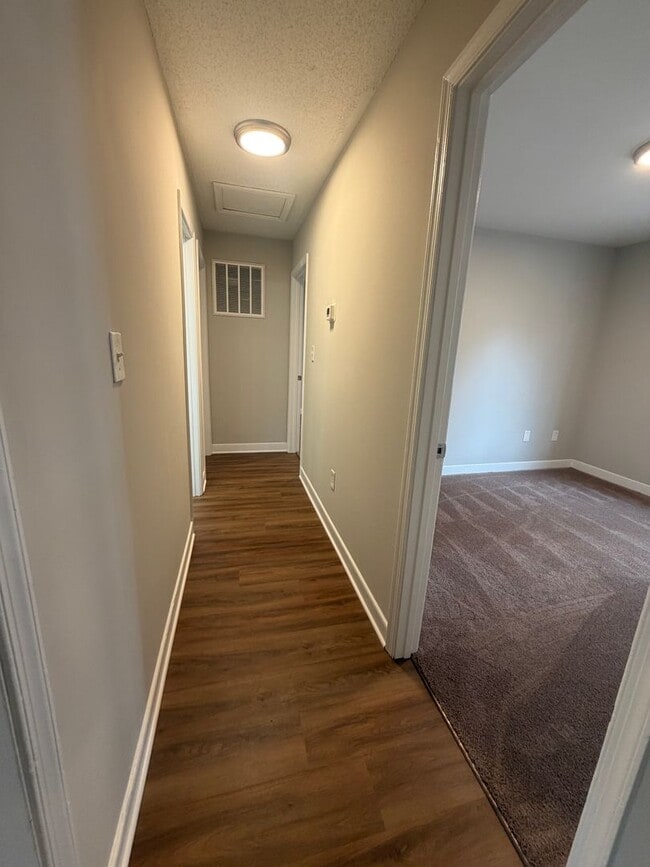 Building Photo - Rancher style home