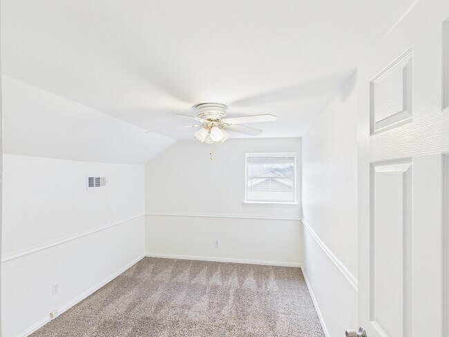 Building Photo - 9526 Meadowcroft Dr