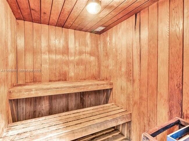 Building Photo - 6770 Indian Creek Dr