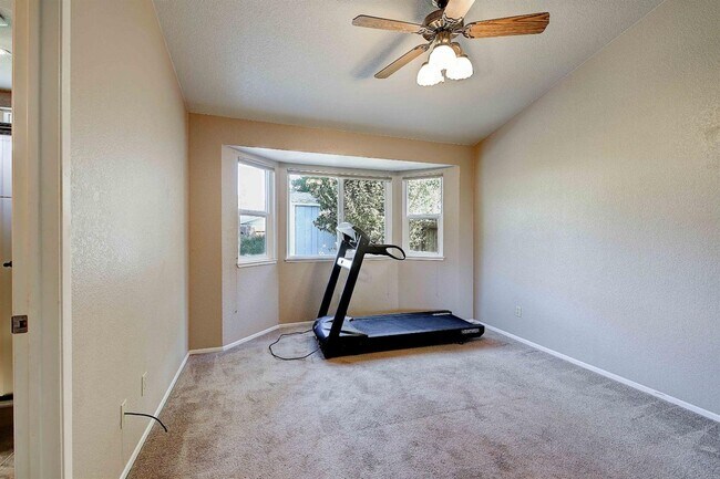Building Photo - Updated 3 Bedroom Home on Quiet Court with Covered Patio