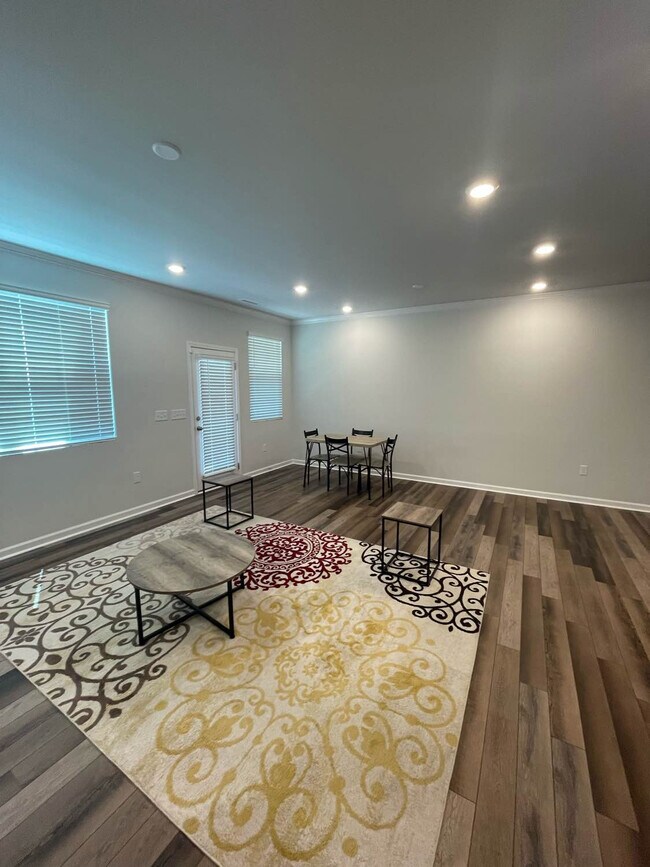 Building Photo - Room in Townhome on Hazy Hills Ln