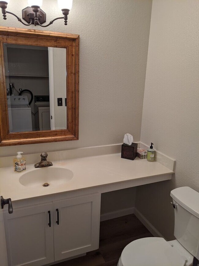 Building Photo - LOS GATOS  - Town House with designer upda...