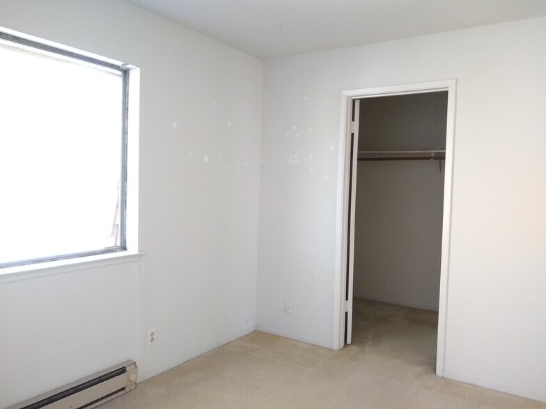 Building Photo - 825 Kiely Blvd