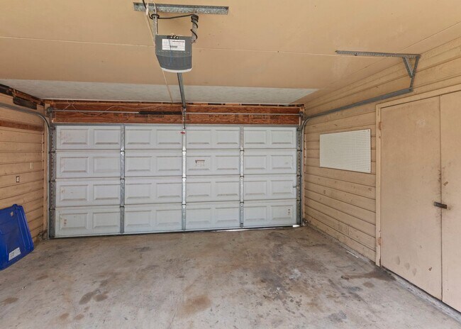 Building Photo - Close to UTSA / Medical