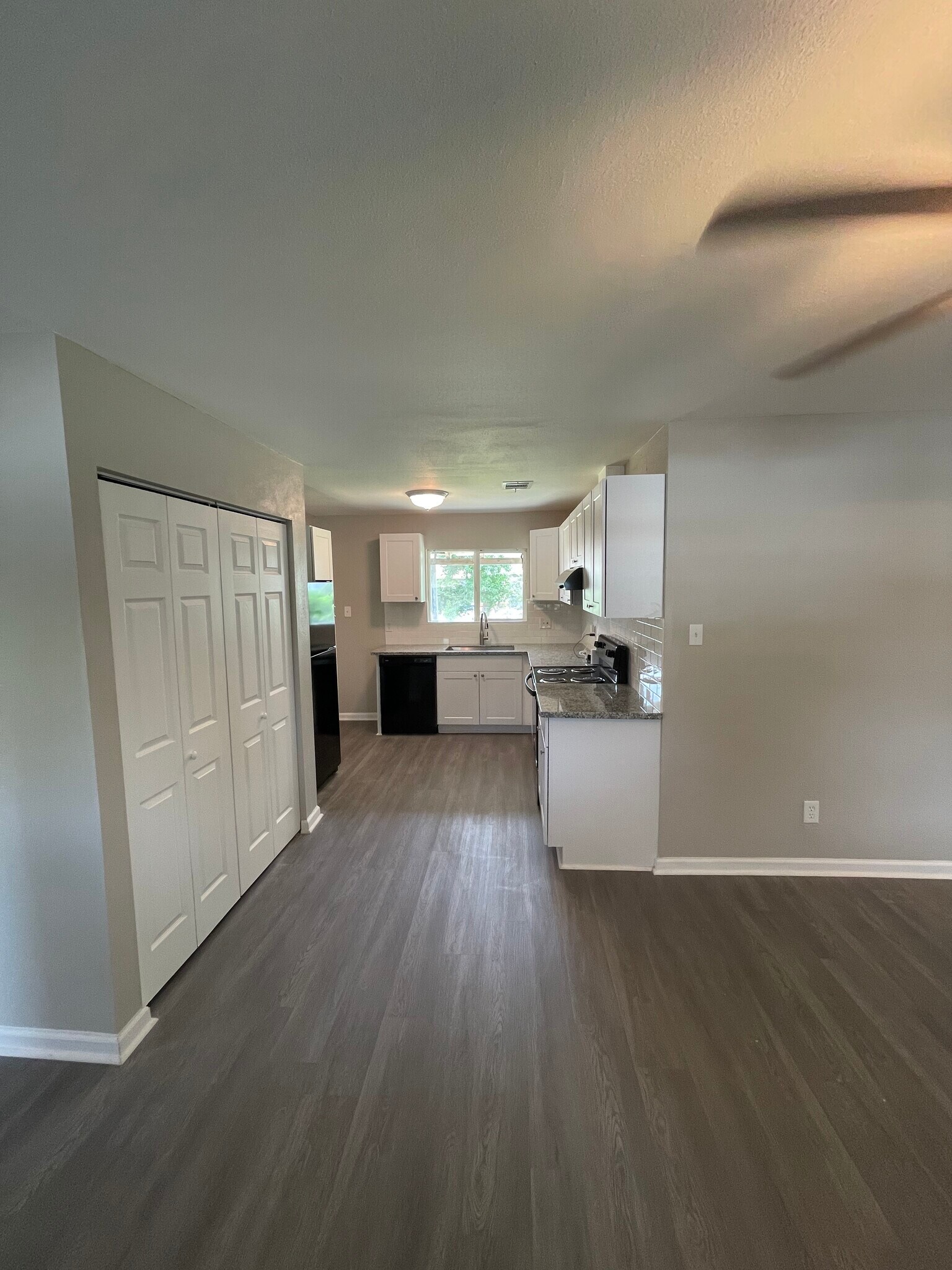 Building Photo - 9505 Sierra Dr