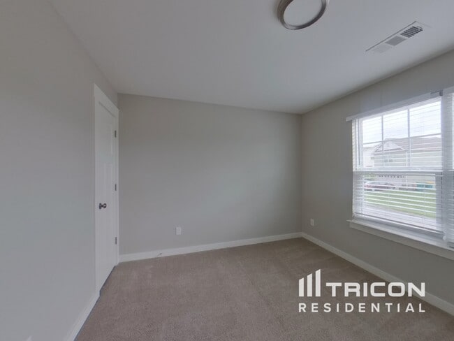Building Photo - 6014 Sentinel Dr