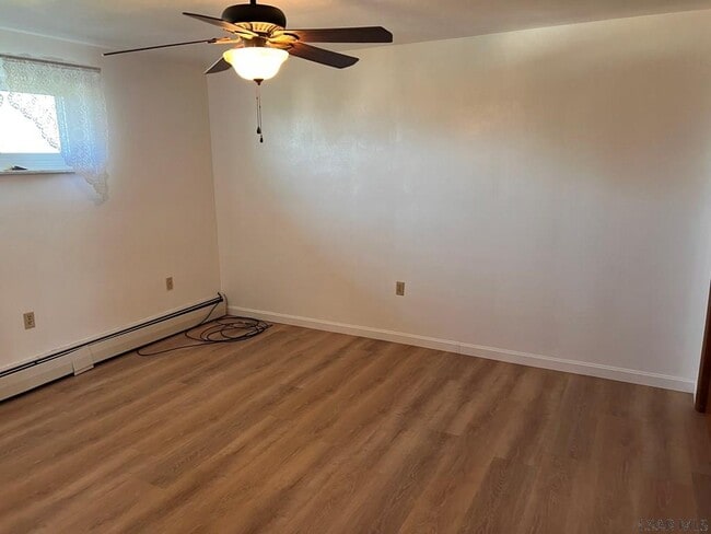 Building Photo - 129 Lulay St