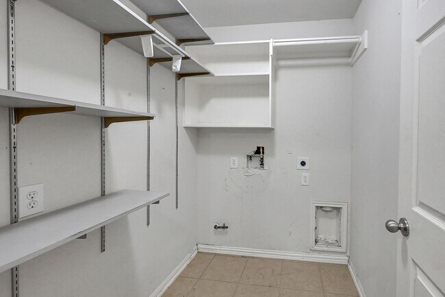 Building Photo - 16711 Moss Green Ct