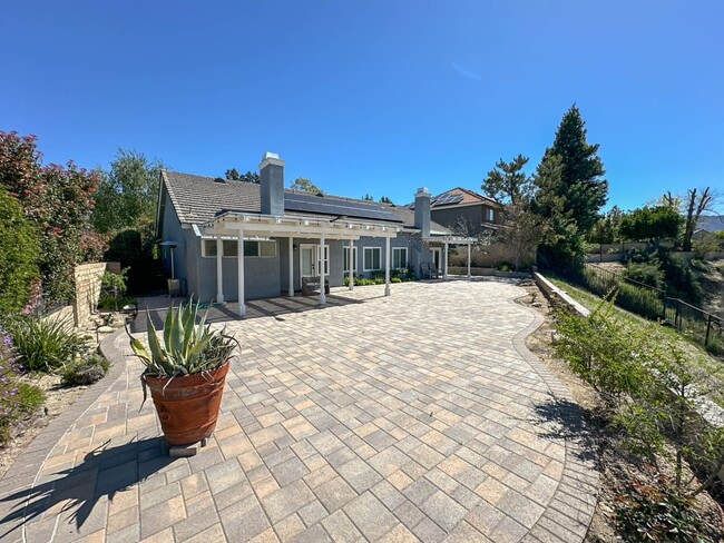 Building Photo - Single Story 3 Bedroom Home for Rent in Newhall!