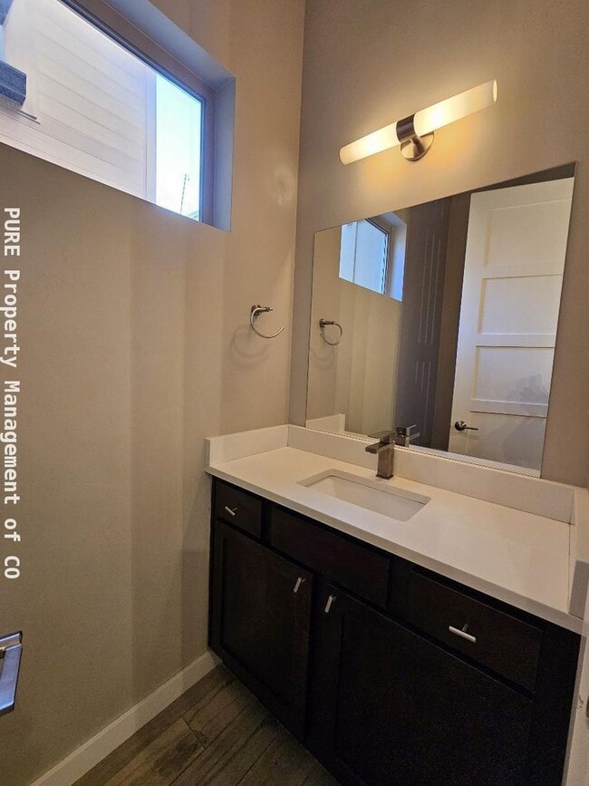 Building Photo - Beautiful 2 BR 4BA in the Highlands