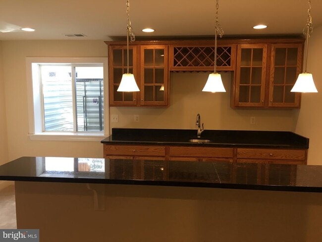 Building Photo - 315 Quarry Point Rd