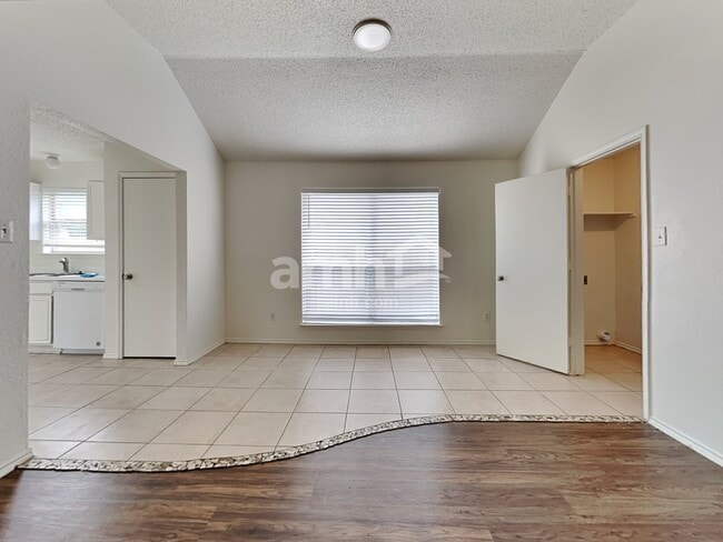 Building Photo - 1104 Brook Canyon Dr