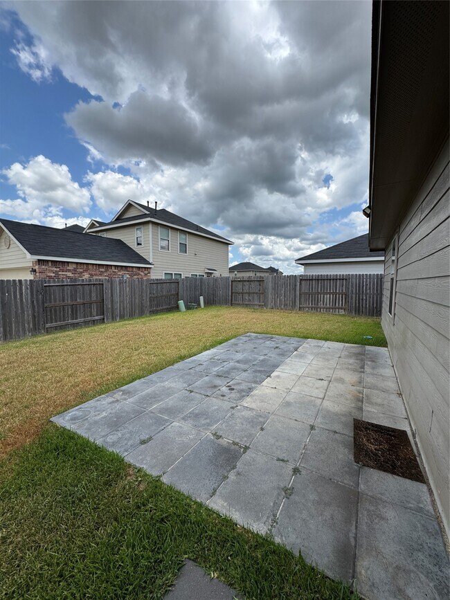 Building Photo - 18703 Mercer Fls Dr