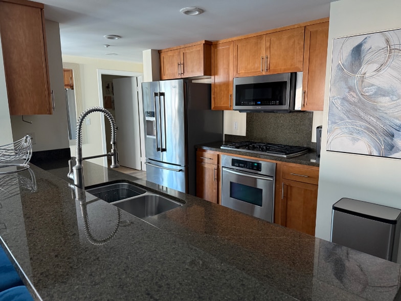 Building Photo - 400 W Ocean Blvd