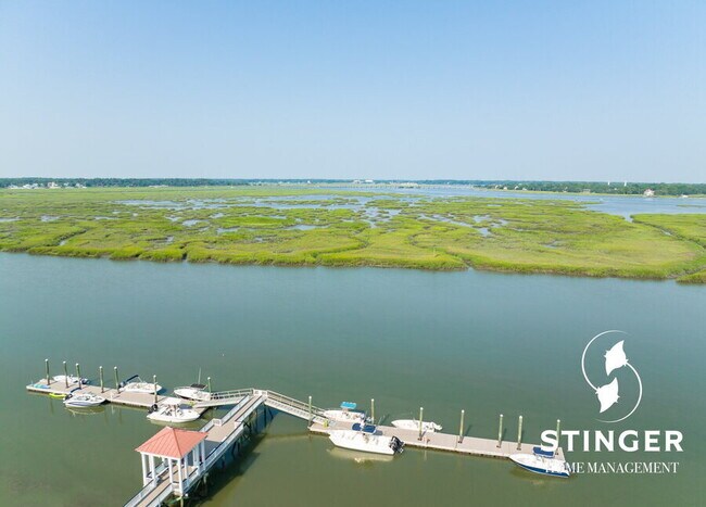 Building Photo - 14 Hayek St