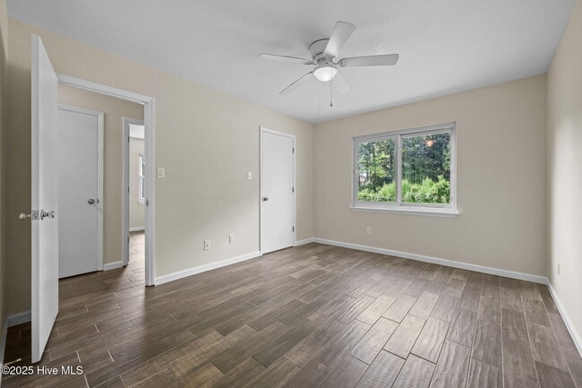 Building Photo - 105 Wedgewood Dr
