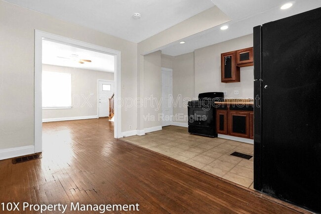 Building Photo - 1656 E Sycamore St