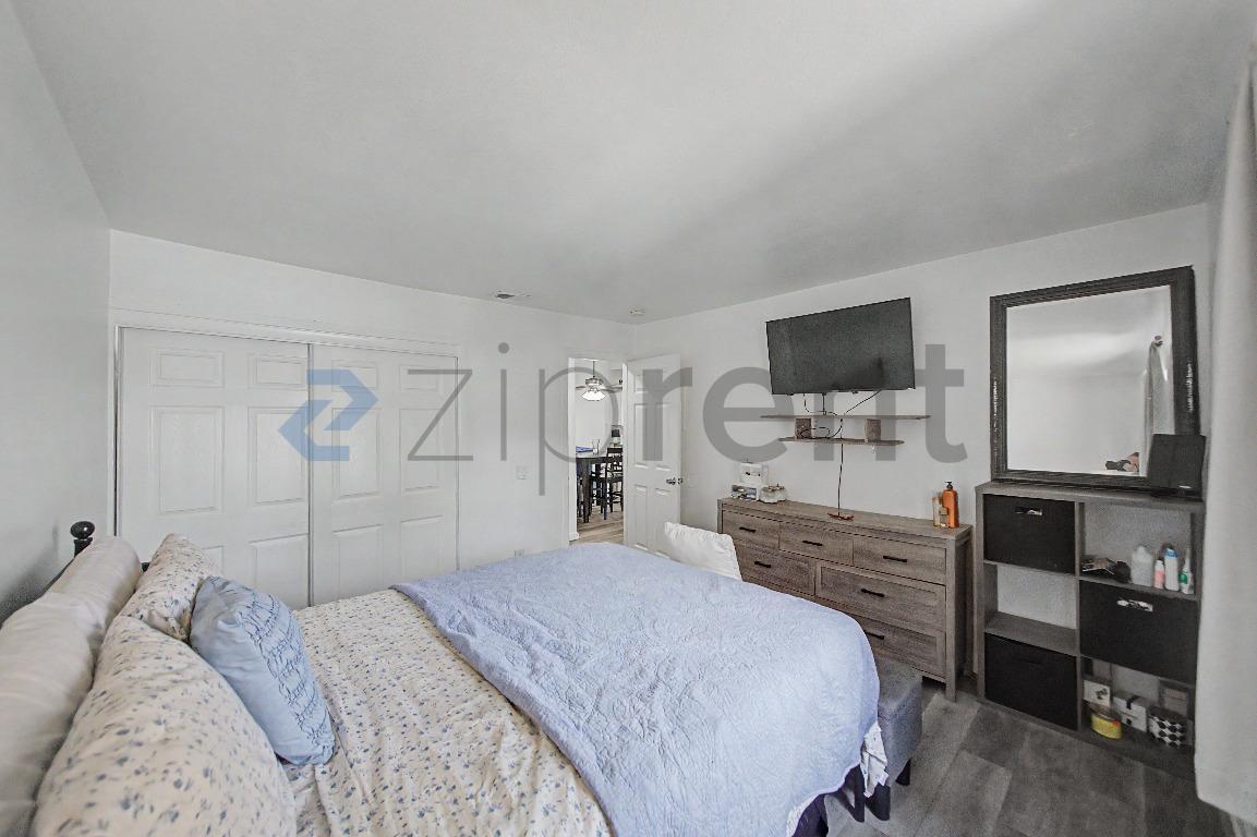 Building Photo - Unit 521