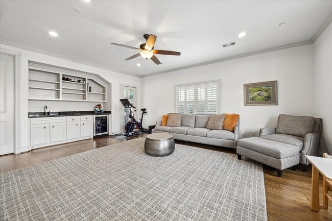 Building Photo - 1521 Oakdale St