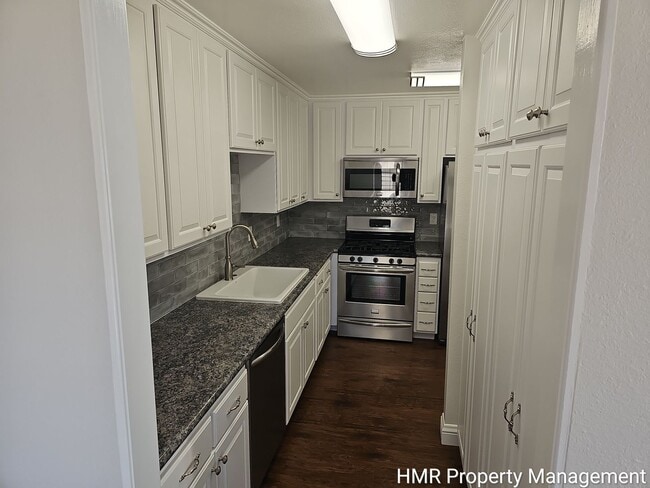 Building Photo - Spacious Two-Story Condo