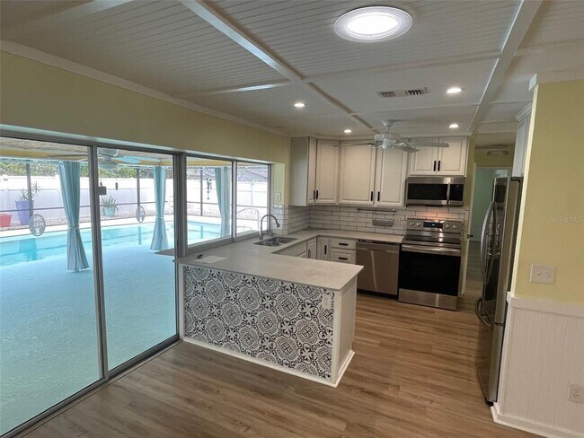 Building Photo - 6108 11th Ave W