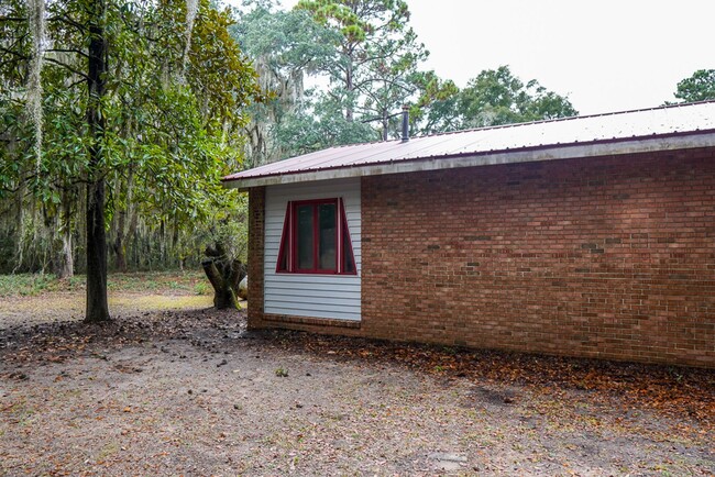 Building Photo - Tucked Away Three Bedroom Home