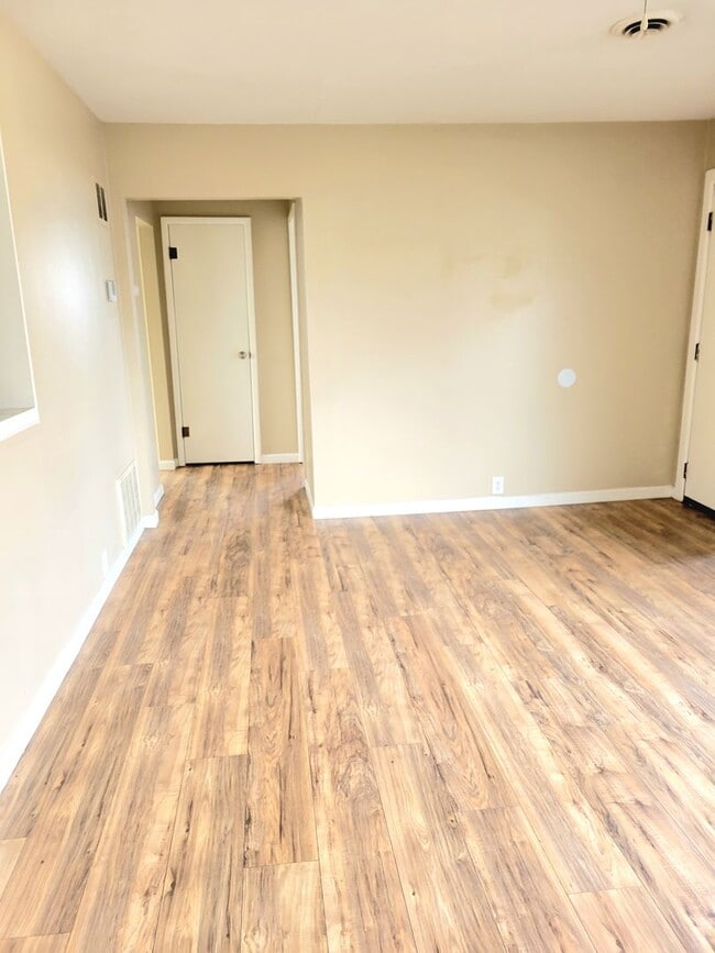 Building Photo - 1604 Sycamore St