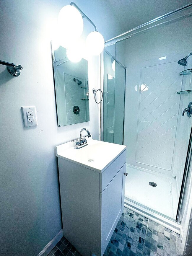 Building Photo - 1464-1466 N Chester Ave