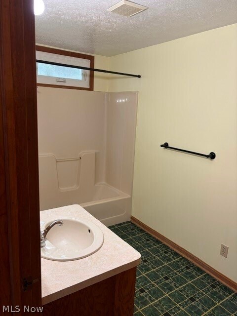 Building Photo - 5675 S Park Blvd