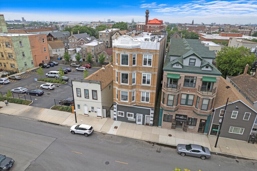 Building Photo - 1946 S Racine Ave