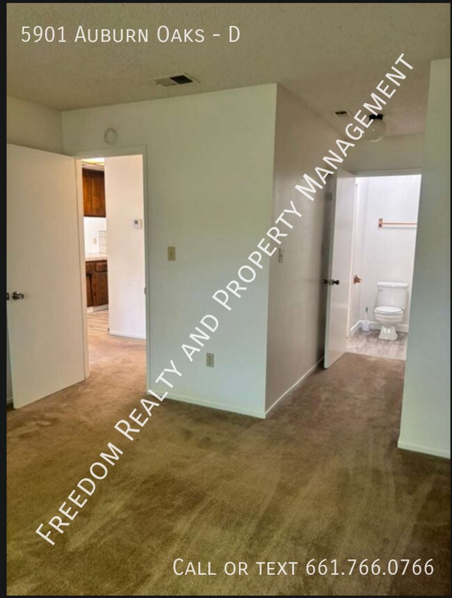 Building Photo - 5901 Auburn Oaks Dr