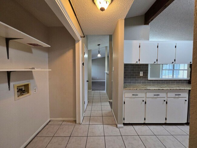 Building Photo - 1710 Joy Dr
