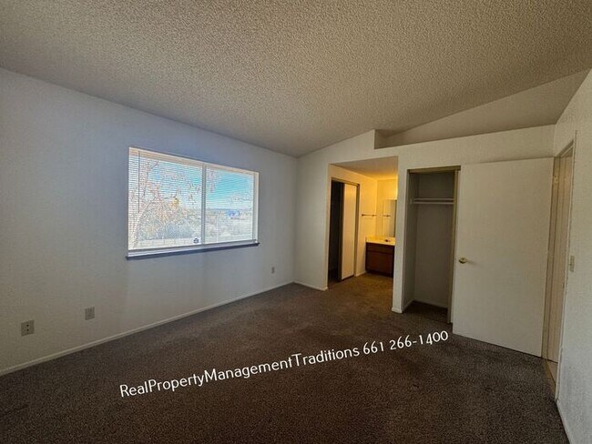 Building Photo - Charming Lake Los Angeles 3+2