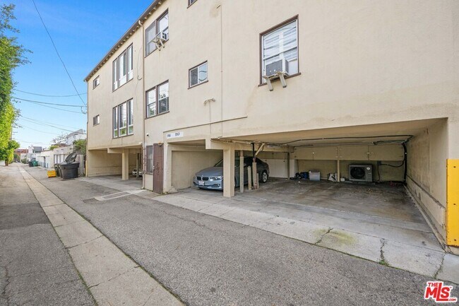 Building Photo - 354 S Camden Dr