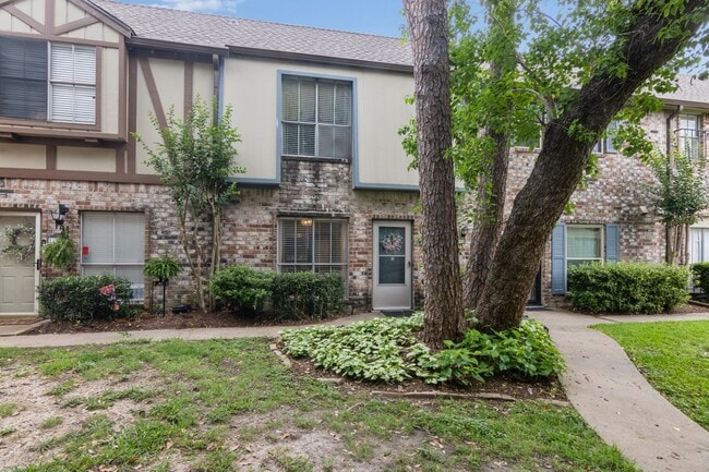 Building Photo - 14715 Barryknoll Ln