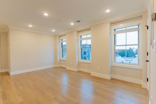 Building Photo - 2 bedroom in Boston MA 02128