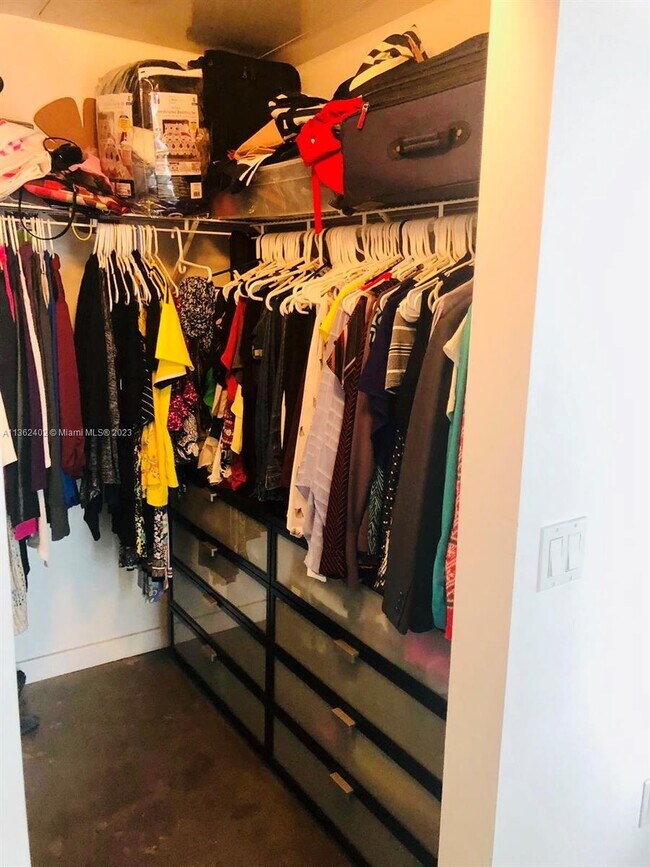 Walk In Closet - 151 SE 1st St