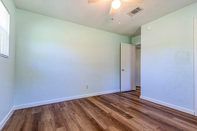 Building Photo - 314 Normagene St