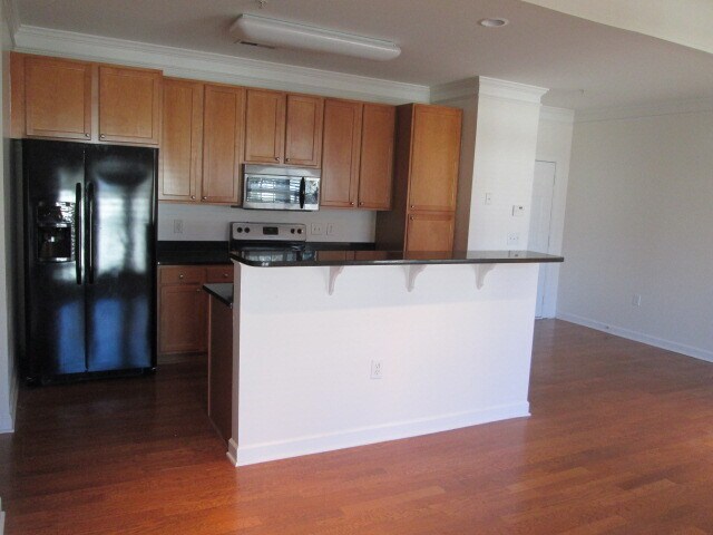 Building Photo - 104 Sunset Cir