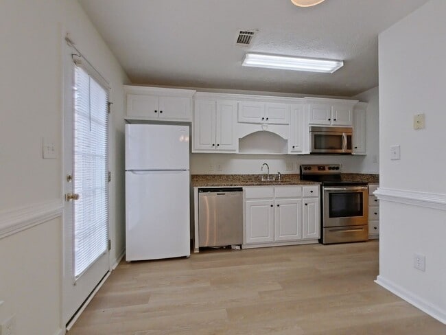 Building Photo - MOVE in Ready near Ft Gordon