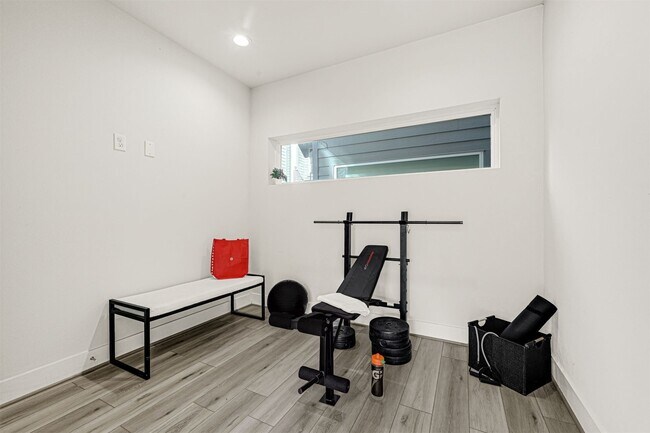 Building Photo - 3313 Baer St