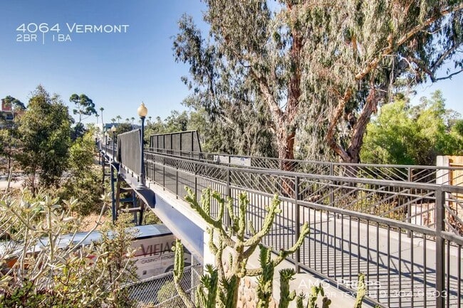 Building Photo - Vintage craftsman home in University Heights