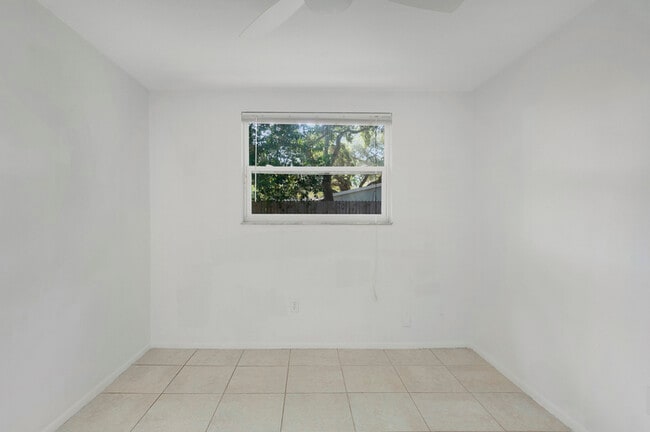 Building Photo - 617 Lyndhurst St