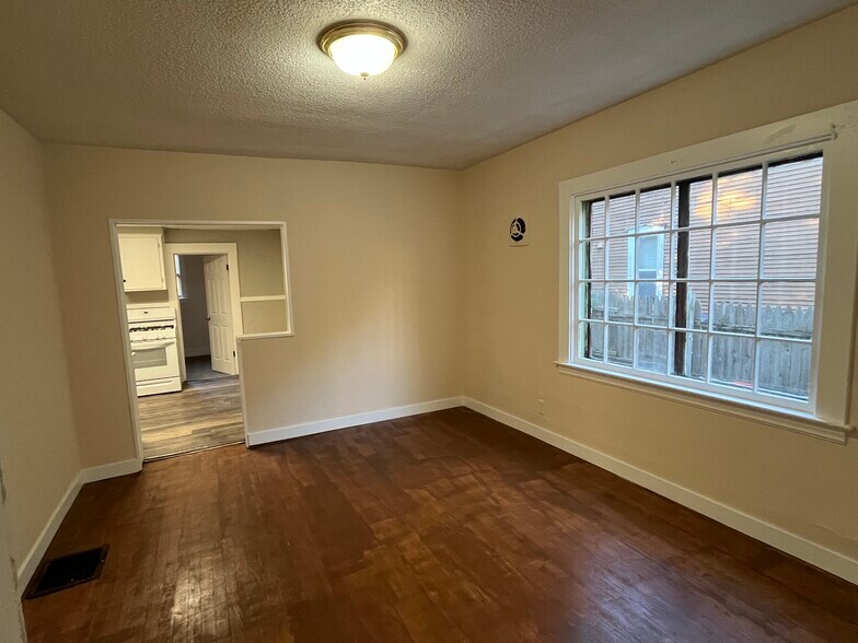 Building Photo - 749 Alpine Ave NW