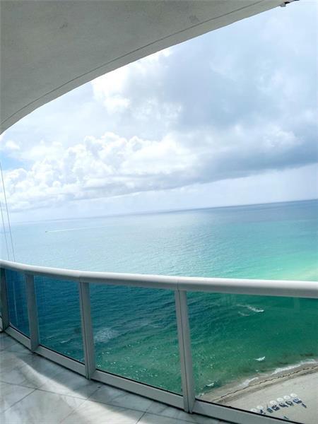 Building Photo - 16001 Collins Ave
